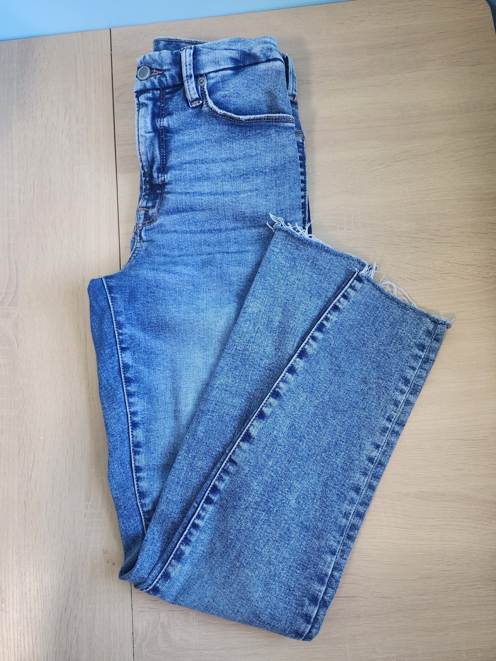 Good American Light Blue Skinny Jeans with Raw Hem